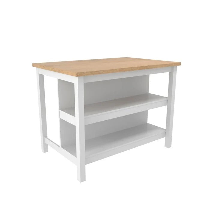 Bancada de cozinha branca com tampo de madeira e prateleiras inferiores abertas